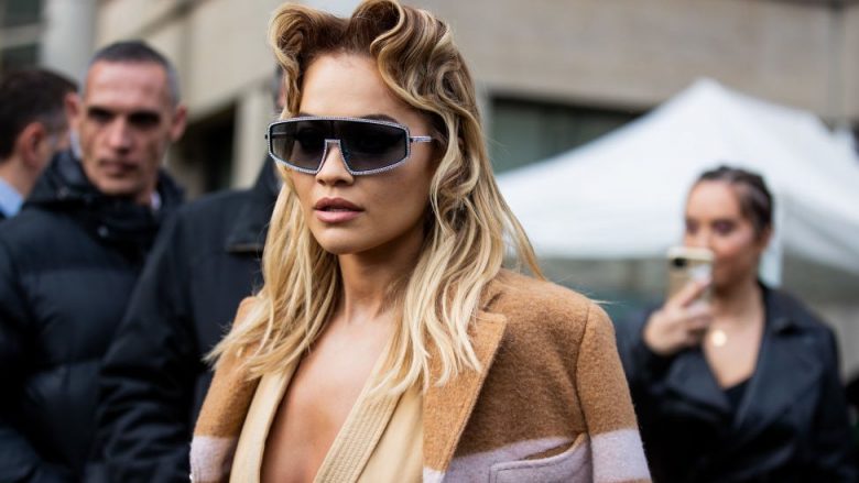 Rita Ora udhëton për në Bullgari për të xhiruar klipin e ri, pasi theu rregullat e izolimit me festën e ditëlindjes