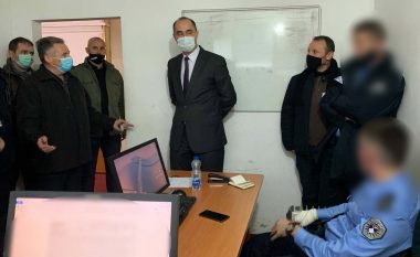 Shefi i policisë viziton policin që u plagos në Prishtinë