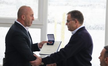 Haradinaj ndan medalje për Afrim, Ismet dhe Muhamet Shamollin