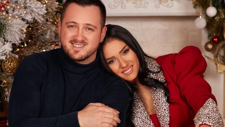 Albatrit Muqiqi iu uron fansave Vitin e Ri me fotografi festive familjare