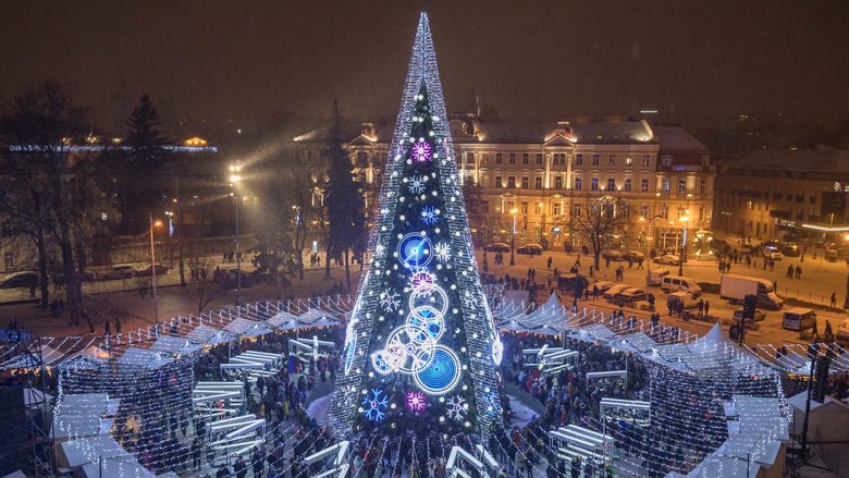 Është shpallur pema më e bukur e Krishtlindjeve në Evropë: Ky qytet ka fituar çmimin e parë për të dytin vit radhazi!
