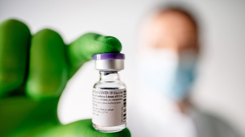 FDA nis hetimet pas reaksioneve alergjike nga vaksina e Pfizer