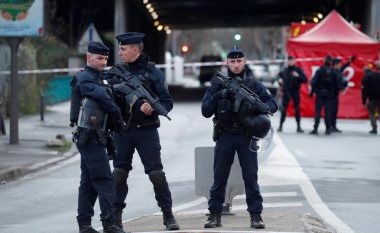 Shtrëngohen masat, disa pjesë franceze me orë më të gjatë policore