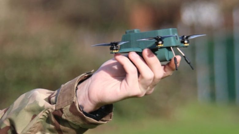 Dronët që mund të spiunojnë objektivat 2 km larg – ushtria britanike pajiset me teknologji sa “pëllëmba e dorës”