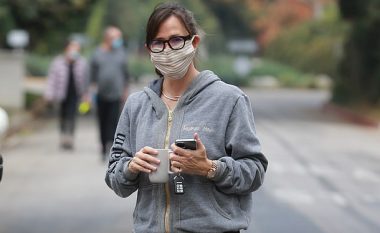 Jennifer Garner merr vëmendje me veshjen sportive në rrugët e Los Angeles
