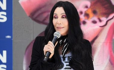 Cher zbulon se një person tentoi ta vriste gjatë performances në vitin 1982