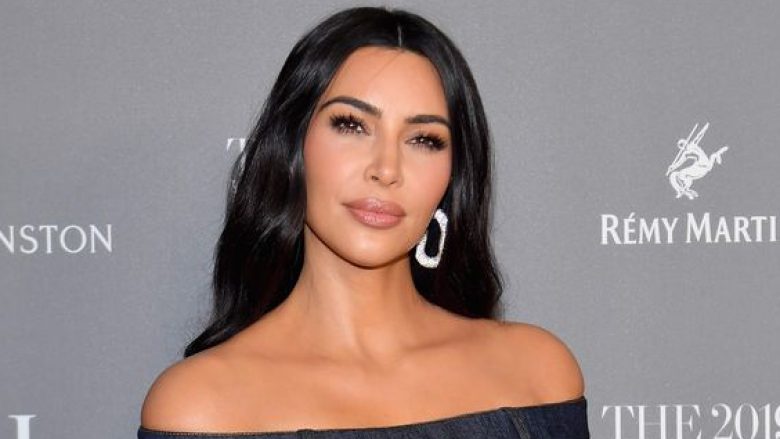 Kim Kardashian vendos të dhurojë 500 mijë dollarë për fansat