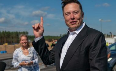 Elon Musk po shqyrton mundësinë e konvertimit të aseteve të Tesla-s në Bitcoin