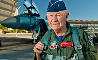 Ndërron jetë Chuck Yeager, piloti i parë amerikan që “theu” shpejtësinë e zërit