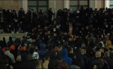 Protestat në Shqipëri, raportohet për 8 policë të lënduar