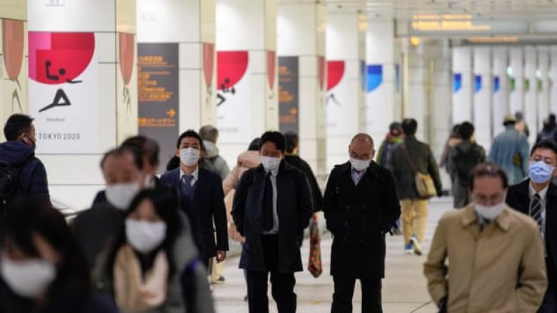 Japonia raporton pesë rastet e para të variantit të coronavirusit të gjetur në Britani
