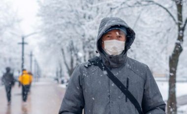 “Sjellja dhe moti i ftohtë qëndrojnë prapa rritjes së rasteve nga coronvirusi në SHBA”