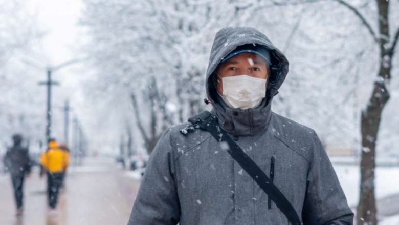 “Sjellja dhe moti i ftohtë qëndrojnë prapa rritjes së rasteve nga coronvirusi në SHBA”