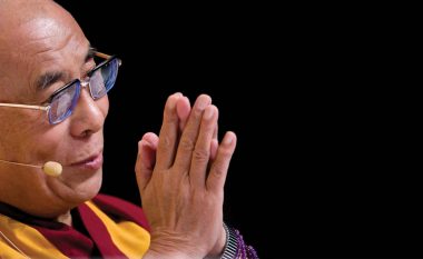 Tetëmbëdhjetë leksione jetësore të Dalai Lamas për jetë të lumtur: Kur humbni, mos humbni edhe besimin!