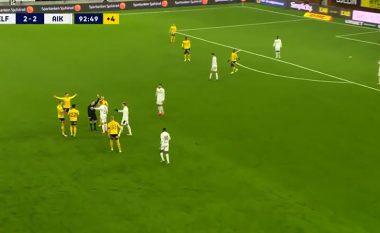Minuta e 93-të, rezultati 2-2, ekipi kundërshtar fillon kundërsulmin – AIK e ndalon në një mënyrë që rrallë e shohim në futboll