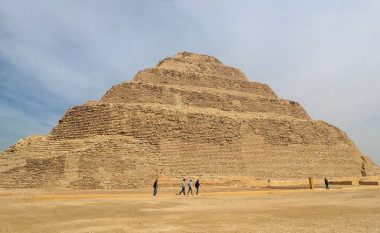 Një dorëshkrim i pabotuar zbulon përpjekjen e Isaac Newton për të deshifruar sekretin e piramidave egjiptiane dhe apokalipsin biblik