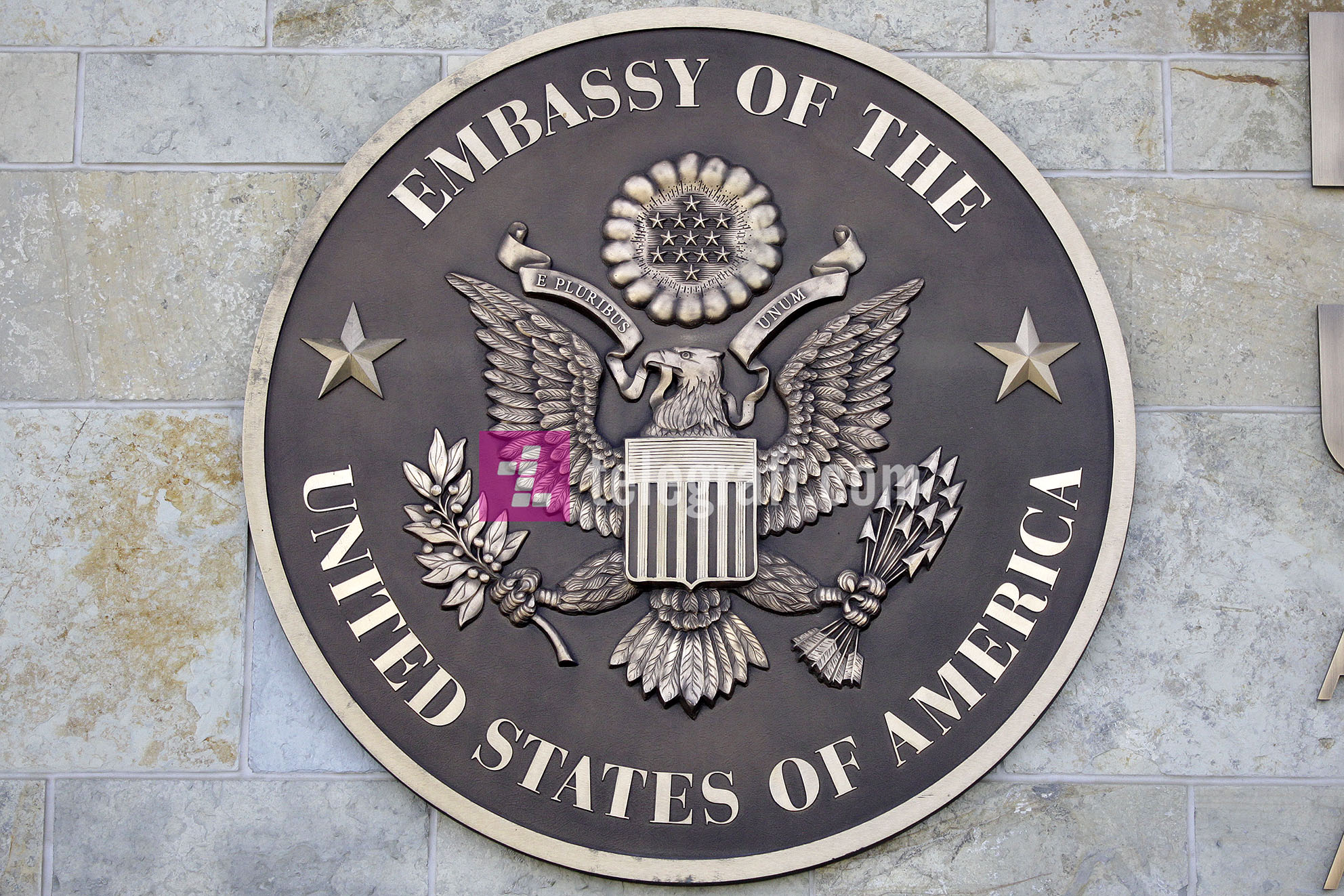 Ambasada amerikane: Në Ditën e Kushtetutës, kujtojmë pritjet e kosovarëve për demokraci