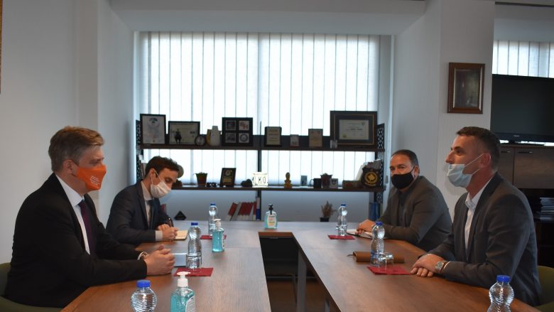 Thaçi priti në takim shefin  EULEX-it, flasin për sigurinë në institucione korrektues