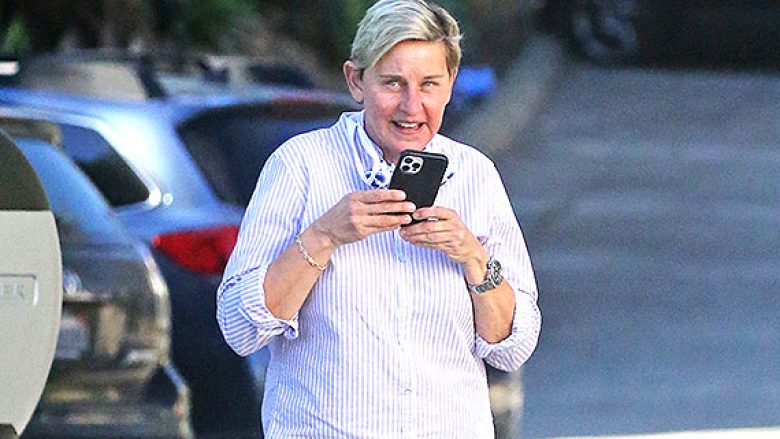 Ellen DeGeneres kritikohet pasi u fotografua pa maskë pak ditë pas njoftimit për COVID-19