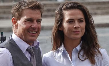 Tom Cruise përflitet për një romancë dashurie me Hayley Atwell
