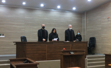 Dënime me burgim, me gjobë dhe me ndalim të ushtrimit të profesionit për gjyqtarin dhe policin e akuzuar për korrupsion