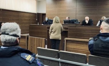Gruaja e të akuzuarit për vrasjen e Donjeta Pajazitajt, flet në cilësinë e dëshmitares në gjykatë