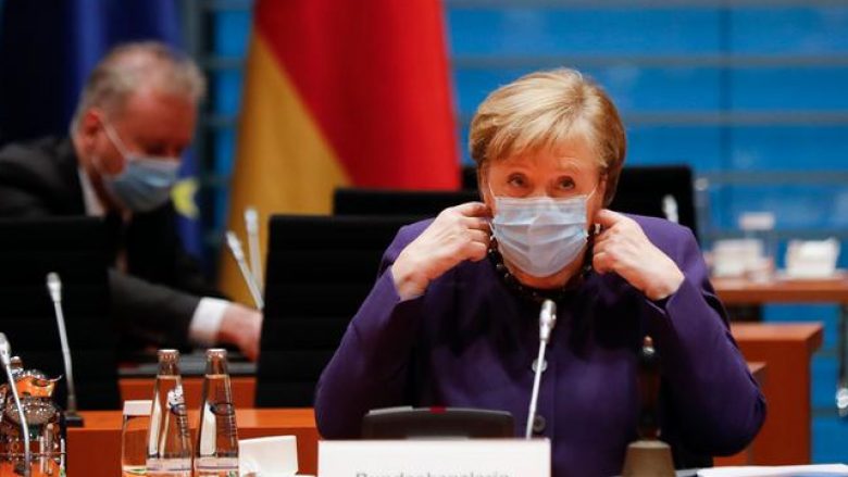 Merkel e gatshme të vaksinohet me AstraZeneca