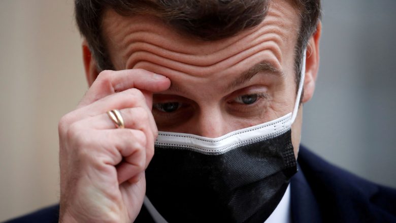 Pasi u infektua me coronavirus, Macron po përballet me kollë, temperaturë dhe lodhje