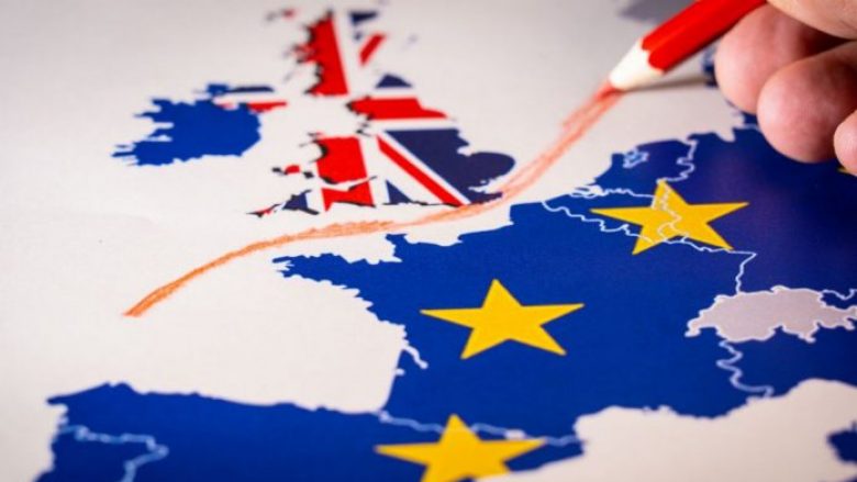 Çfarë shkruan në marrëveshjen për Brexit: Nga tarifat, vizat deri tek arsimi