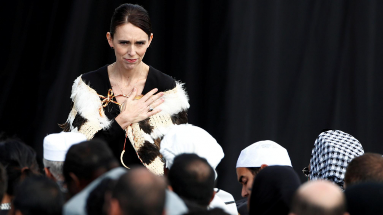 Ardern kërkon falje për “gabimet” në raport me sulmet ndaj xhamive në Zelandë të Re