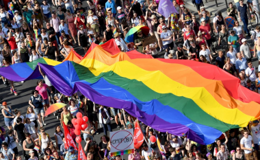 Parlamenti zviceran miraton martesat mes gjinisë së njëjtë