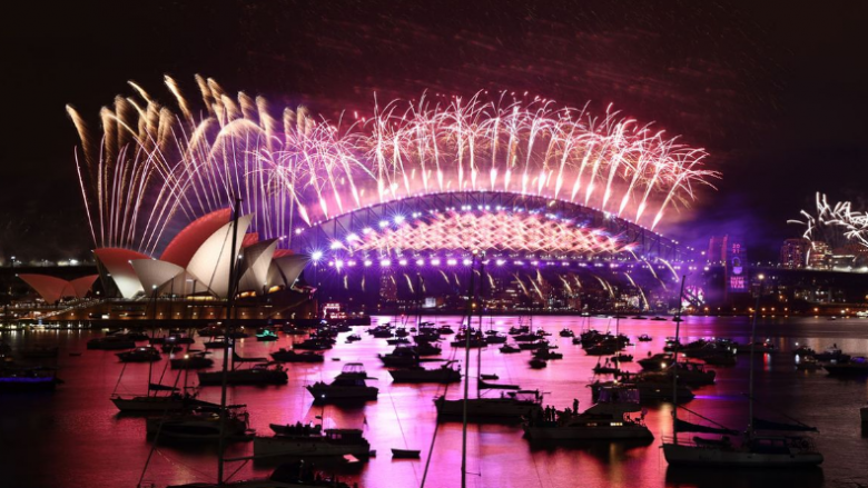 Edhe Australia futet në vitin 2021 – me një shfaqje ‘të zbutur’ fishekzjarrësh