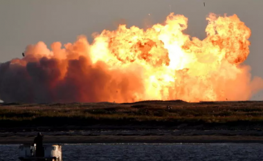 Momenti kur anija testuese SN8 e SpaceX, nuk arriti të ulej me sukses dhe shpërtheu