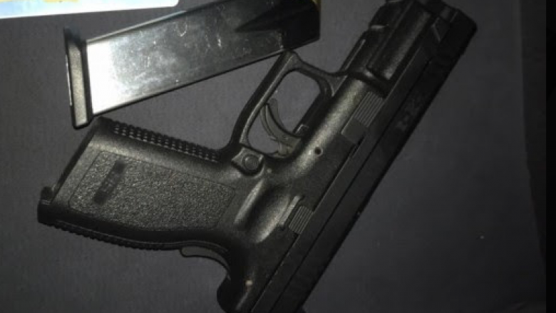 ​Në Prishtinë sekuestrohet një revole me 16 fishekë