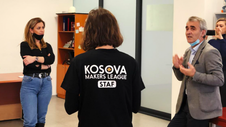 Fondacioni BONEVET dhe KOSOVA MAKERS LEAGUE kanë dhuruar 40 laptop për bibliotekat publike të Kosovës