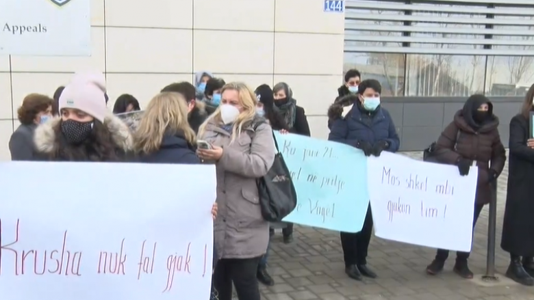 Qytetarë nga Krusha protestojnë kundër uljes së dënimit ndaj Darko Tasiq
