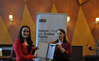Gazetarja Albulena Mavraj fiton çmimin e parë për gazetari në energji dhe ambient