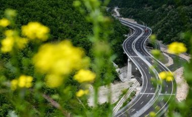 Hoxhaj e nis ditën me Autostradën “Arbën Xhaferi”: PDK e bëri realitet, atë që dikur ishte ëndërr