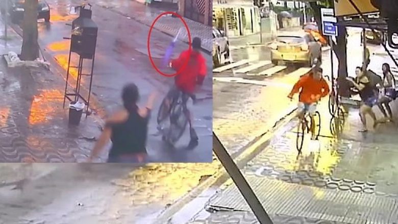 Gruaja në Brazil godet me çadër kur ai vodhi celularin e vajzës së saj, hajduti me biçikletë rrëshqet në tokë dhe rrahet nga banorët