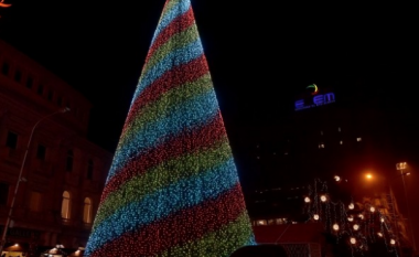 Sonte do të ndizet pema e Vitit të Ri në sheshin “Maqedonia”