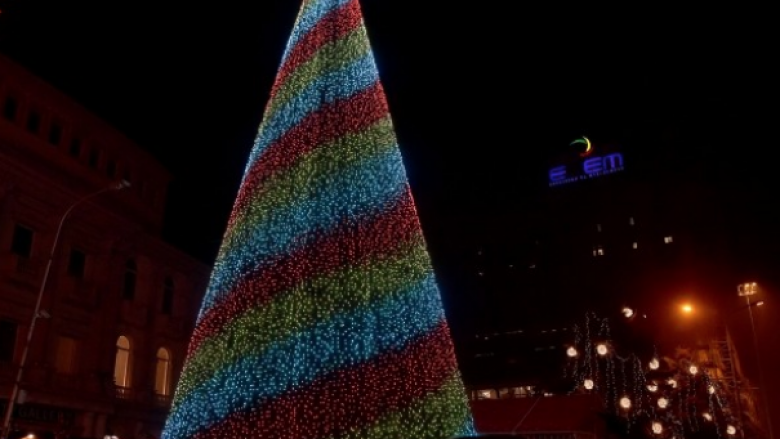 Sonte do të ndizet pema e Vitit të Ri në sheshin “Maqedonia”