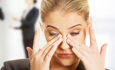 Këshillë e ekspertit: Tri mënyra si t’i qetësoni sytë pa i fërkuar