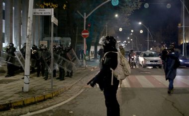 Komisioni Evropian dënon dhunën ndaj gazetarëve gjatë protestave për vrasjen e Klodian Rashës