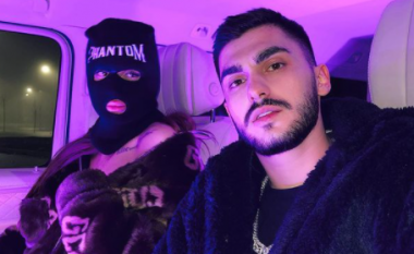 Butrint Imeri dhe Arta Nitaj pozojnë me maskë në veturën luksoze