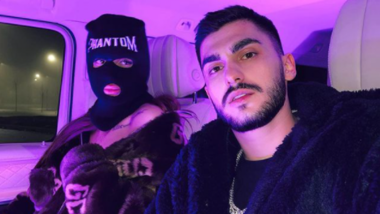 Butrint Imeri dhe Arta Nitaj pozojnë me maskë në veturën luksoze