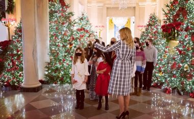 Melania Trump ndan pamje nga dekorimi i Shtëpisë së Bardhë për festat e fundvitit