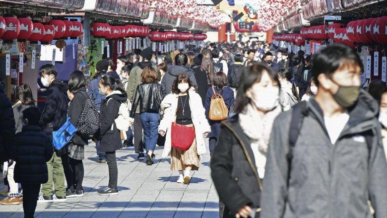 Japonia me rekord ditor të rasteve me coronavirus – të rinjtë në të 20-at përbëjnë numrin më të lartë të të prekurve