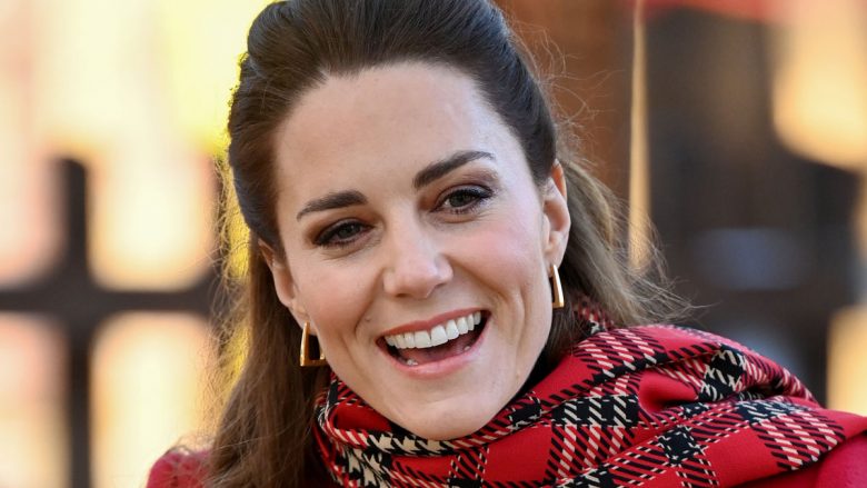 Kate Middleton jep inspirimin që ju duhet për përzgjedhjen e palltos