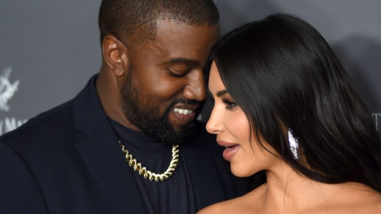 Kim Kardashian dhe Kanye West bëhen bashkë vetëm për fëmijët e tyre, pas lajmeve se jetojnë të ndarë