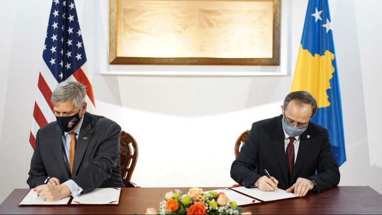 Kosova vendi i parë në Ballkan që nënshkruan Marrëveshjen për Nxitjen e Investimeve me DFC-në amerikane